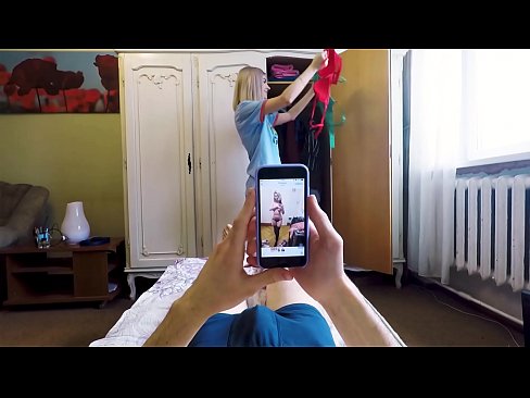 ❤️ Üvey kızkardeş, anne eve gelmeden önce kardeşi boşalmak yaptı Porno vk bizde ☑